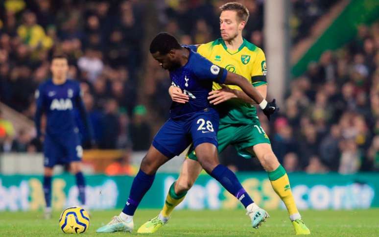 Tottenham busca empate duas vezes em clássico contra o Arsenal pelo Inglês