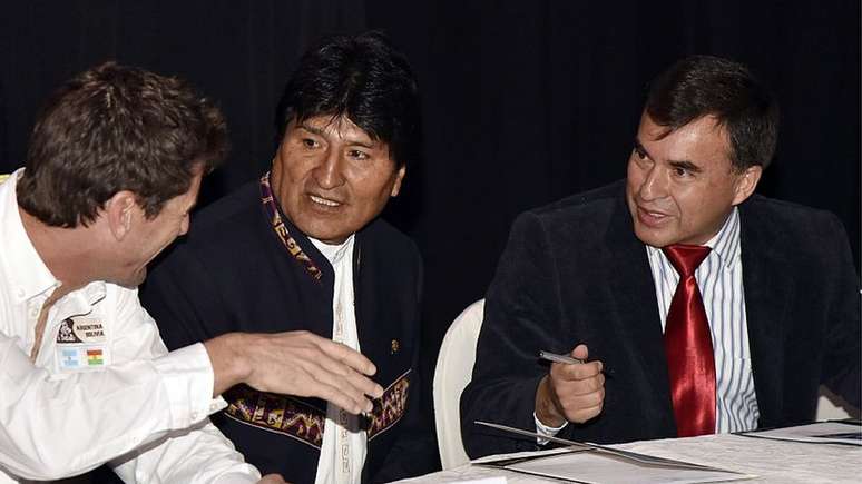Evo Morales, ao centro, e Juan Ramon Quintana, à direita, em 2016