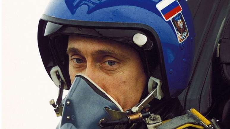 Putin sobrevoou a Chech&ecirc;nia em mar&ccedil;o de 2000, meses ap&oacute;s lan&ccedil;ar a ofensiva contra a rep&uacute;blica separatista