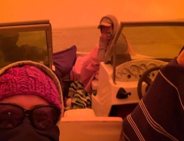 Muitas pessoas optaram por fugir de barco