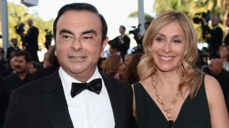 Carole Ghosn (à direita, ao lado de Carlos Ghosn) chegou a dizer que pediria ajuda aos presidentes dos EUA e do Brasil e acusou o sistema judicial japonês de não respeitar os direitos do marido