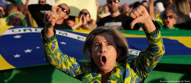 Apoiadores de Bolsonaro protestam contra o Supremo Tribunal Federal (STF) em Brasília