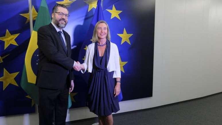 Acordo entre Mercosul e União Europeia foi anunciado como grande vitória do governo Bolsonaro, mas ratificação pelos parlamentos europeus pode ser prejudicada pela política ambiental do governo