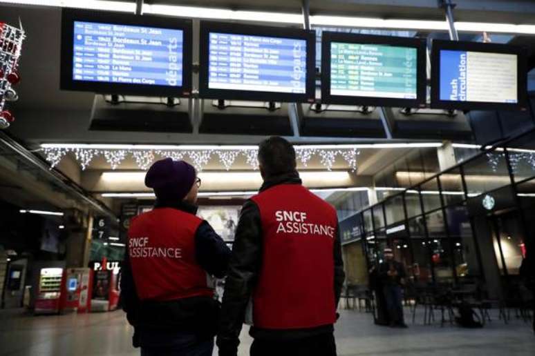 Estação vazia durante greve de ferroviários na França, em 5 de dezembro