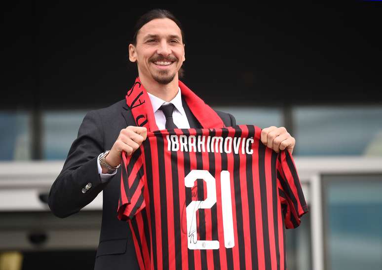 Zlatan Ibrahimovic &eacute; apresentado oficialmente pelo Milan
03/01/2020
REUTERS/Daniele Mascolo