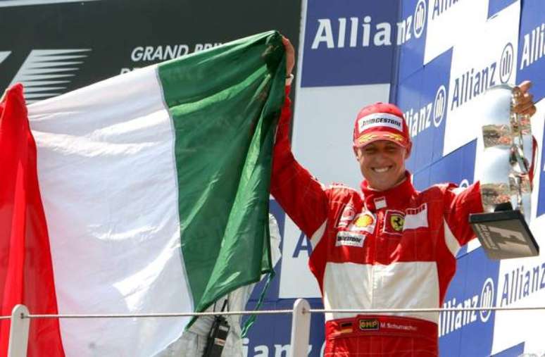 Schumacher completa 51 anos e é homenageado pela Ferrari