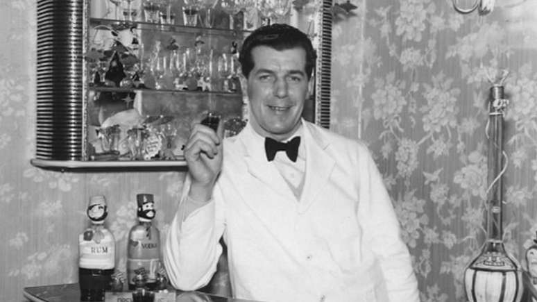 Bromley morreu em 1990.