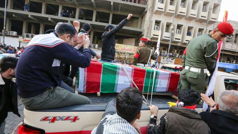 Procissão em homenagem a Soleimani levou iraquianos às ruas neste sábado