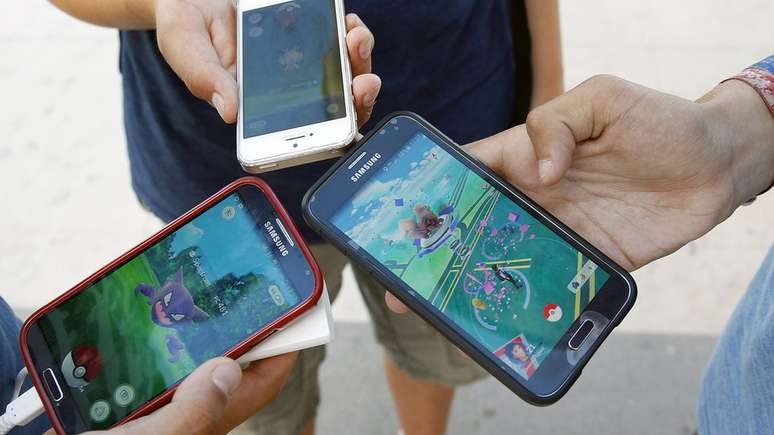 'Tem um novo jogo por aí que decolou de forma explosiva, e ele exige que as pessoas se movimentem para lugares codificados digitalmente para ganhar pontos', escreveu um coronel canadense sobre o Pokémon Go