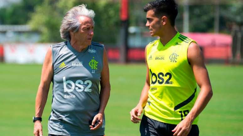 Jorge Jesus conversando com Reinier em treino do Flamengo (Foto: Alexandre Vidal/Flamengo)