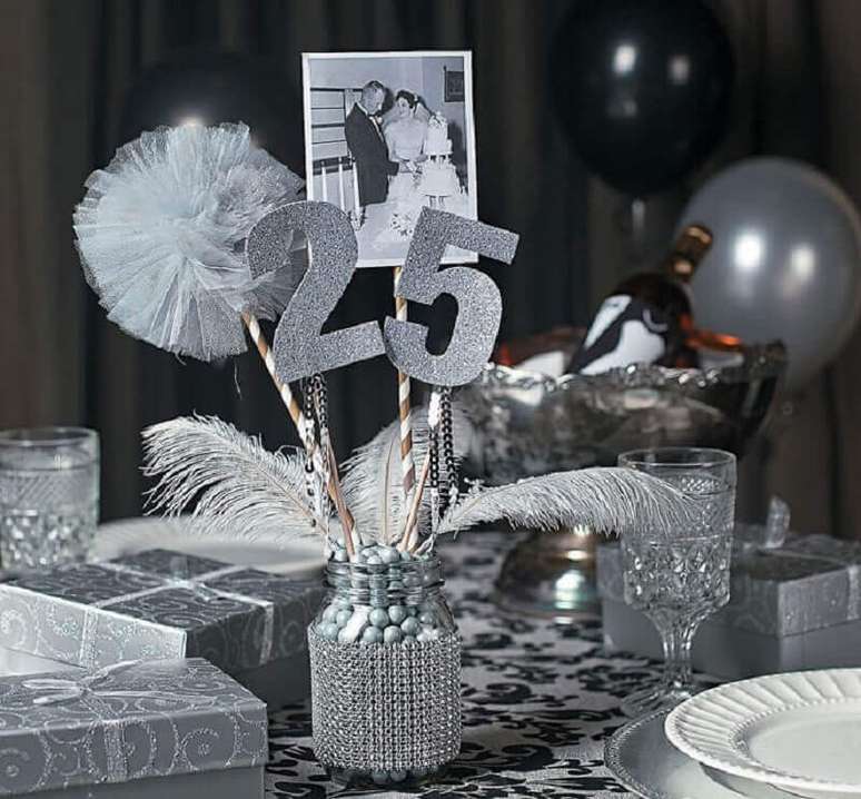 10. Ideia para decoração de aniversário de casamento bodas de prata – Foto: Pinosy