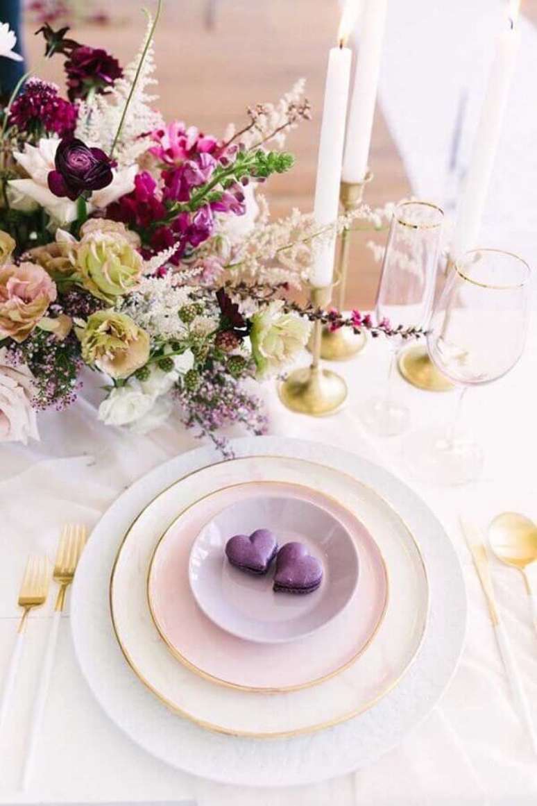 60. Delicada decora&ccedil;&atilde;o para mesa posta para festa de anivers&aacute;rio de casamento &ndash; Foto: Pinterest
