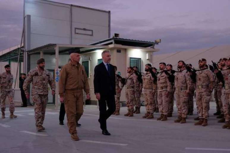 Ministro da Defesa Lorenzo Guerini visita militares italianos no Iraque, em 24 de dezembro