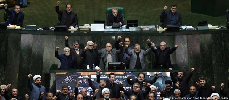 Parlamento iraniano determinou que todos os responsáveis pelo martírio do general Soleimani são considerados terroristas