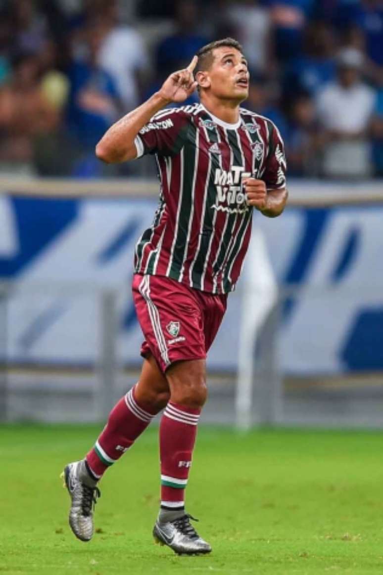 Diego Souza com a camisa do Fluminense (Foto: Pedro Vilela / Agencia i7 /Arquivo Lance!)