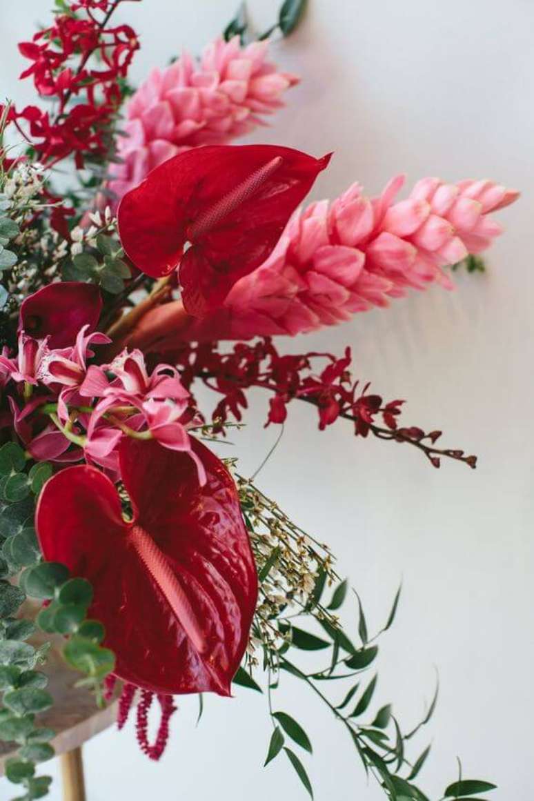 57. Flores vermelhas para quarto &ndash; Via: Pinterest