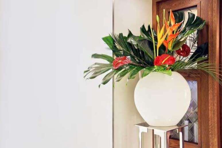 70. Casa decorada com flores vermelhas &ndash; Via: Blooming haus