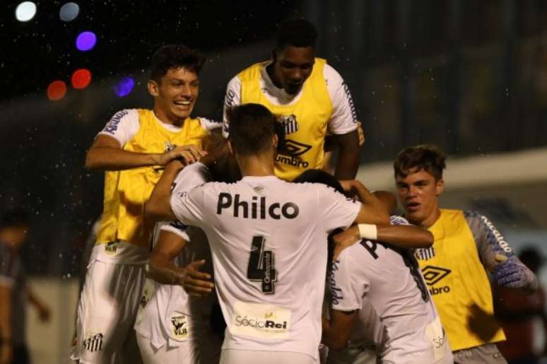 Santo André vence Santos e avança em primeiro na Copinha