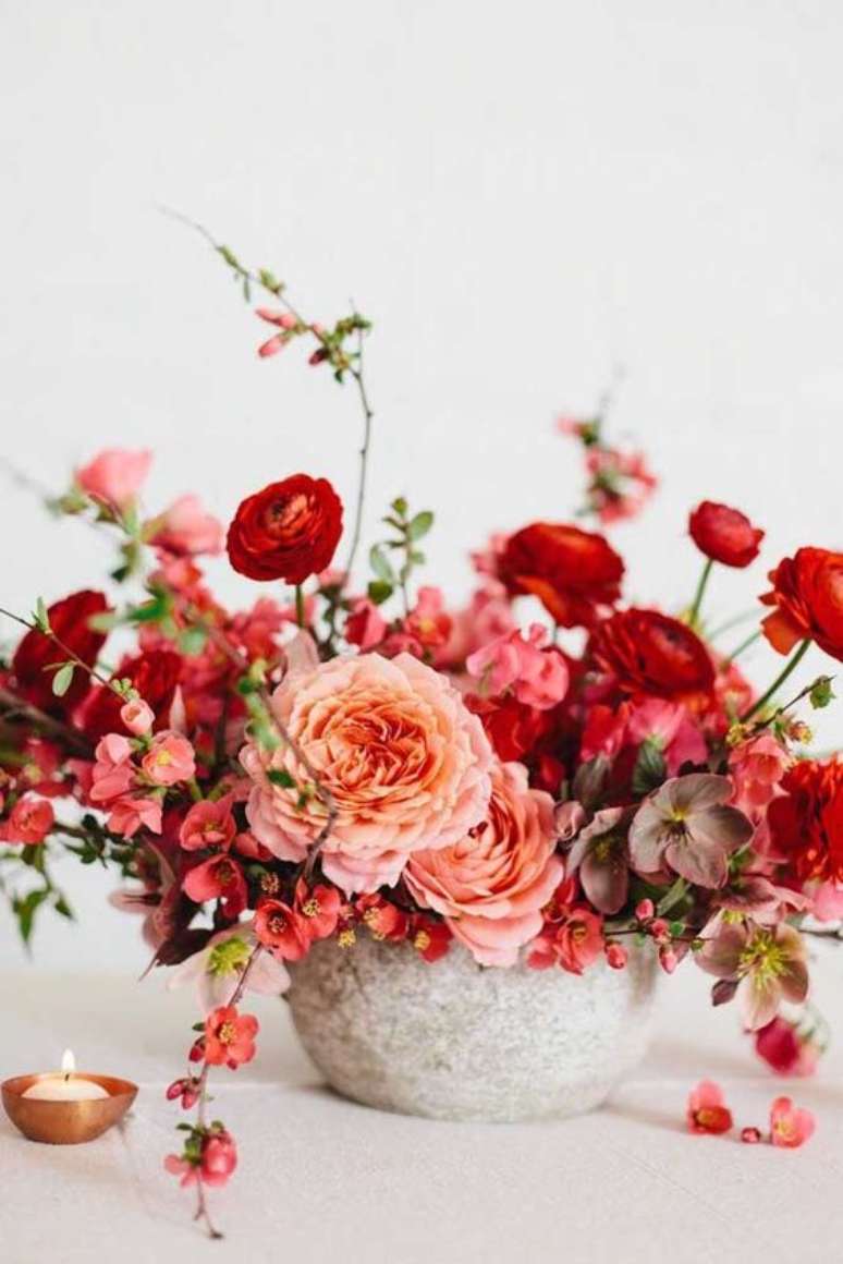53. Vaso de flores vermelhas &ndash; Via: Ideias Decor