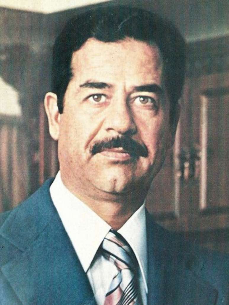 Então líder iraquiano, Saddam Hussein invadiu o Irã em 1980