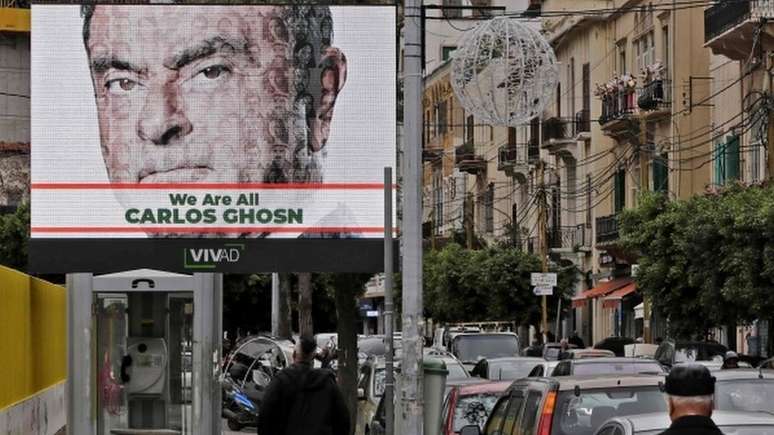 Cartaz de apoio a Ghosn em Beirute, onde ele cresceu e é uma figura popular