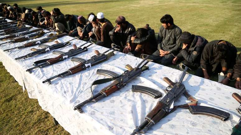 Membros do Taleb&atilde; e Estado Isl&acirc;mico participam de cerim&ocirc;nia de negocia&ccedil;&atilde;o de paz em Jalalabad; a foto &eacute; de dezembro de 2019