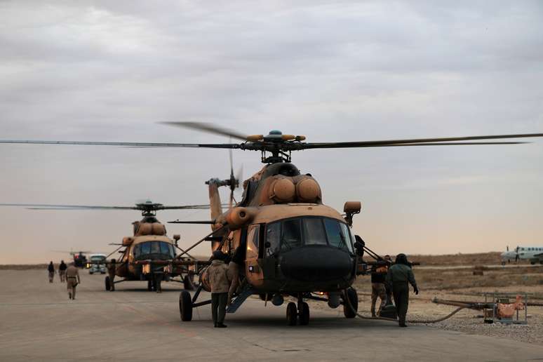 Helic&oacute;pteres iraquianos aterrissam na base de Ain al-Asad 
29/12/2019
REUTERS/Thaier Al-Sudani