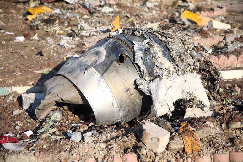 Destroços de avião da Ukraine International Airlines que caiu depois de decolar no Irã
08/01/2020 Nazanin Tabatabaee/WANA (West Asia News Agency) via REUTERS 