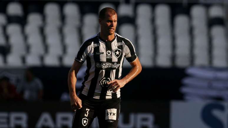 Joel Carli em ação pelo Botafogo (Foto: Vitor Silva/Botafogo)