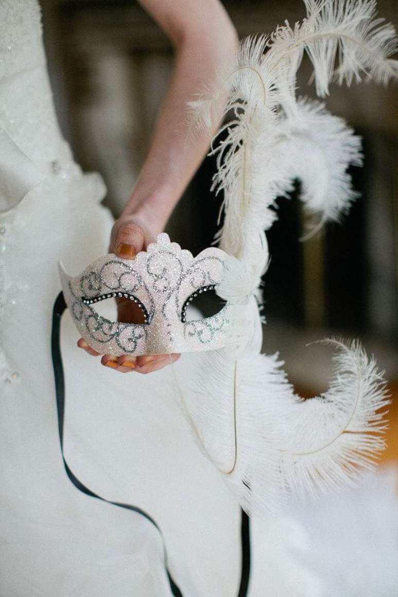 10. Máscara de baile combinando com o vestido da aniversariante – Via: Pinterest