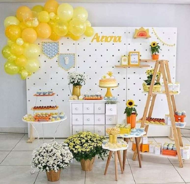 43. Decoração clean para festa tema girassol. Fonte: Pinterest