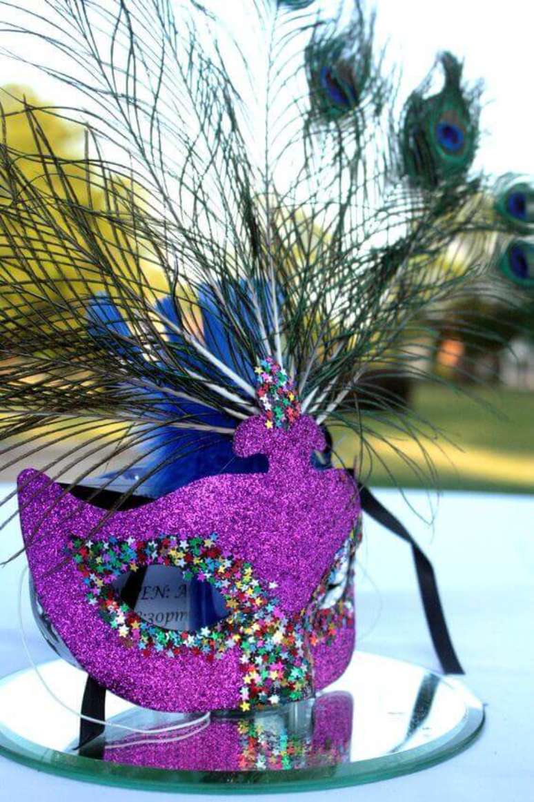 4. M&aacute;scara roxa na festa baile de m&aacute;scaras &ndash; Via: Pinterest