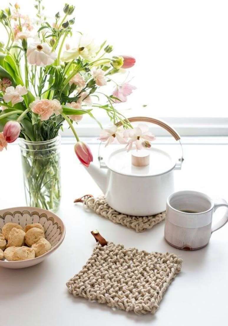 15. Decore a mesa do café da manhã com descansos de panela feitos de barbante. Fonte: Pinterest