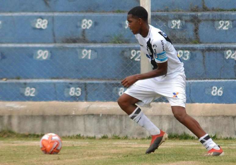 Douglas vem se destacando na base da Ponte Preta (Foto:Divulgação)