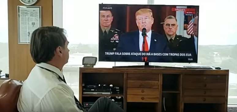 Bolsonaro vira telespectador de Trump na GloboNews: canal da família Marinho não poupa críticas ao presidente