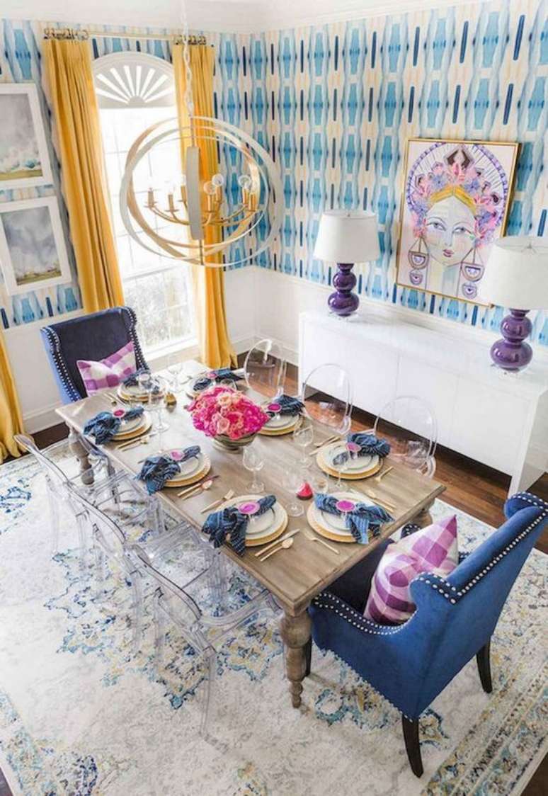 6. Cor do ano classic blue com rosa e amarelo, super colorida – Foto: DecoStep