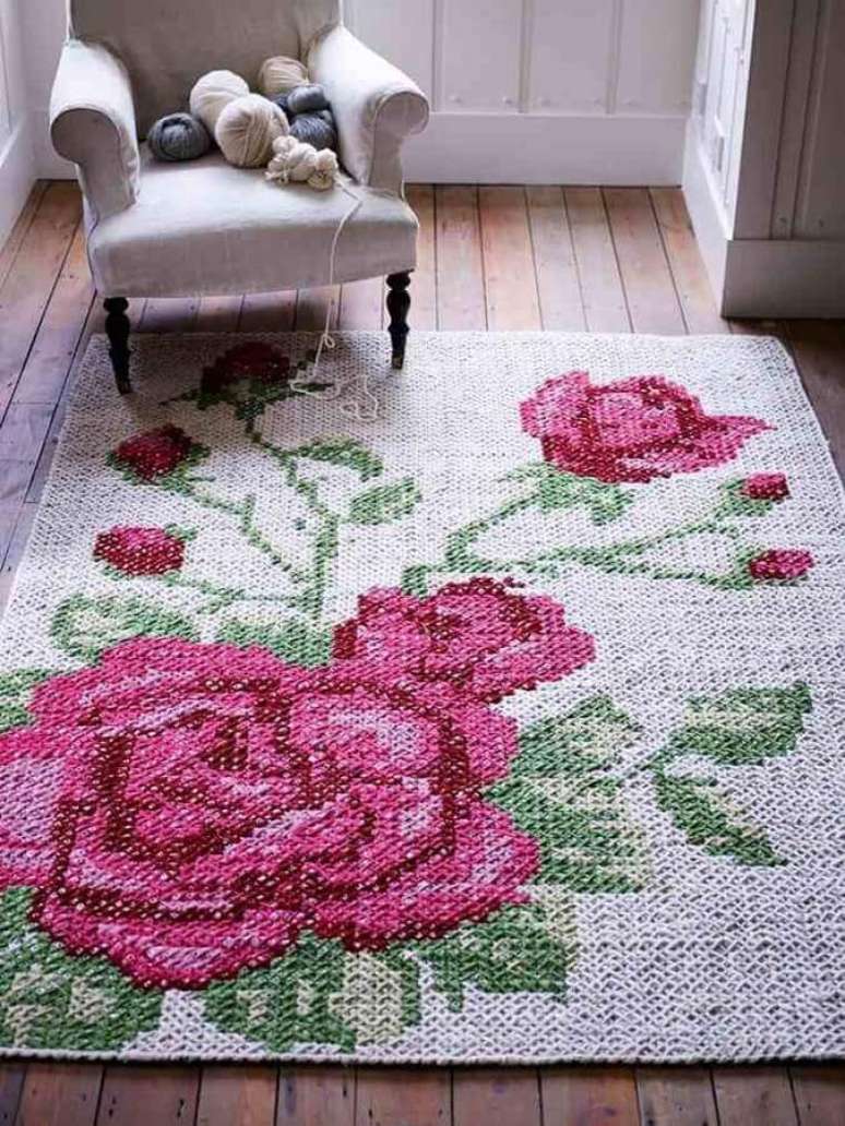 39. Lindo modelo de rosa de crochê para tapete – Foto: rosa de crochê para tapete de banheiro