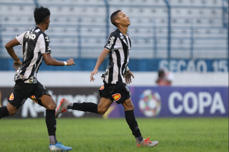 Allanzinho marcou seu quarto gol com a camisa do Santos na Copinha. (Foto: Reprodução/ Twitter Santos)