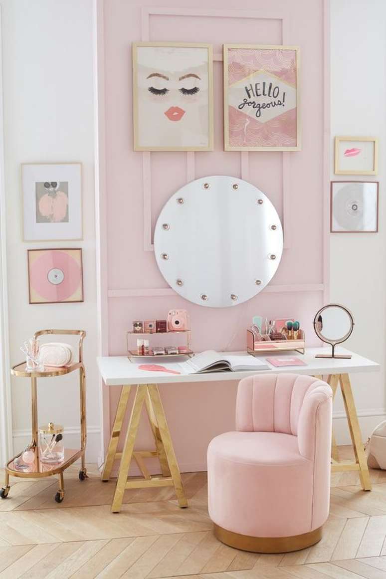 11. Penteadeira pequena em tons de rosa para crianças – Via: Pinterest