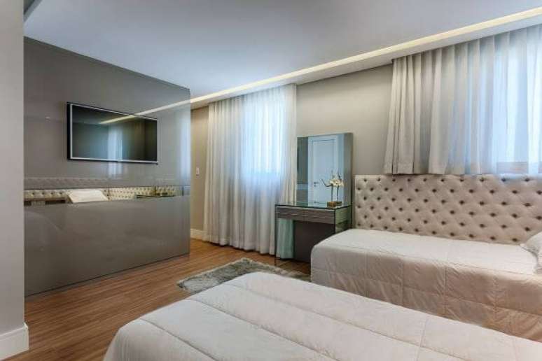 66. Penteadeiras espelhadas s&atilde;o lindas para quartos cl&aacute;ssicos &ndash; Via: MAria Laura Coelho