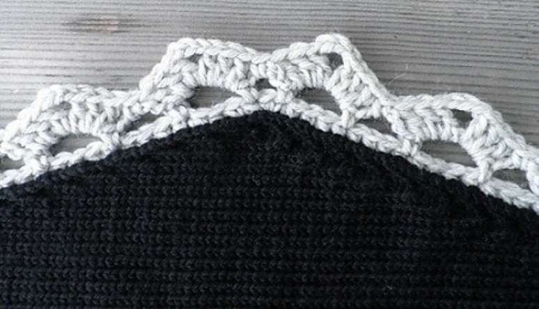 71. Bico de crochê para tapete preto. Foto de Ravelry