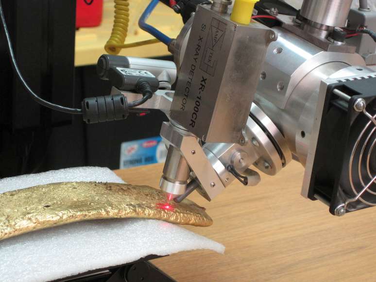 M&aacute;quina de raio-x analisa barra de ouro encontrada d&eacute;cadas atr&aacute;s na Cidade do M&eacute;xico
09/01/2020
INAH - Instituto Nacional de Antropologia e Hist&oacute;ria do M&eacute;xico/Divulga&ccedil;&atilde;o via REUTERS