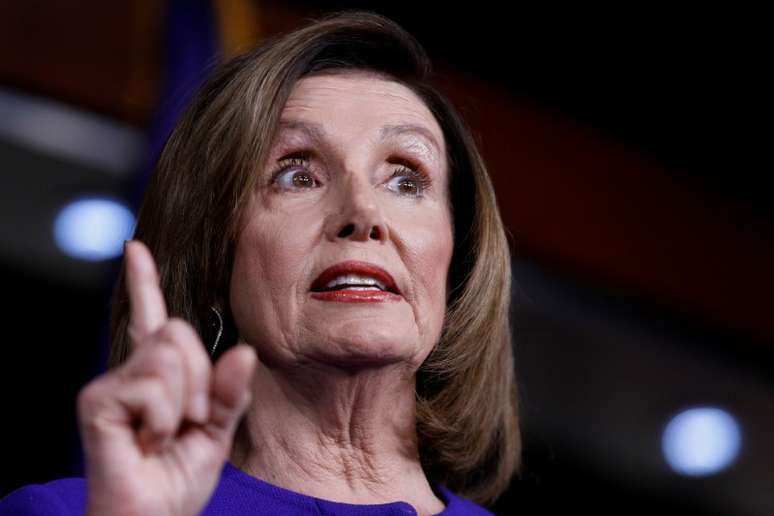 Presidente da Câmara dos Deputados dos EUA, Nancy Pelosi, durante entrevista coletiva no prédio do Congresso dos EUA, em Washington
09/01/2020 REUTERS/Tom Brenner 