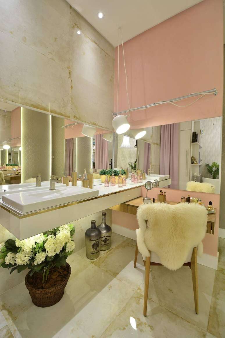 41. Penteadeiras s&atilde;o &oacute;timas para organizar o quarto &ndash; Foto: Ana Paula Evaldt