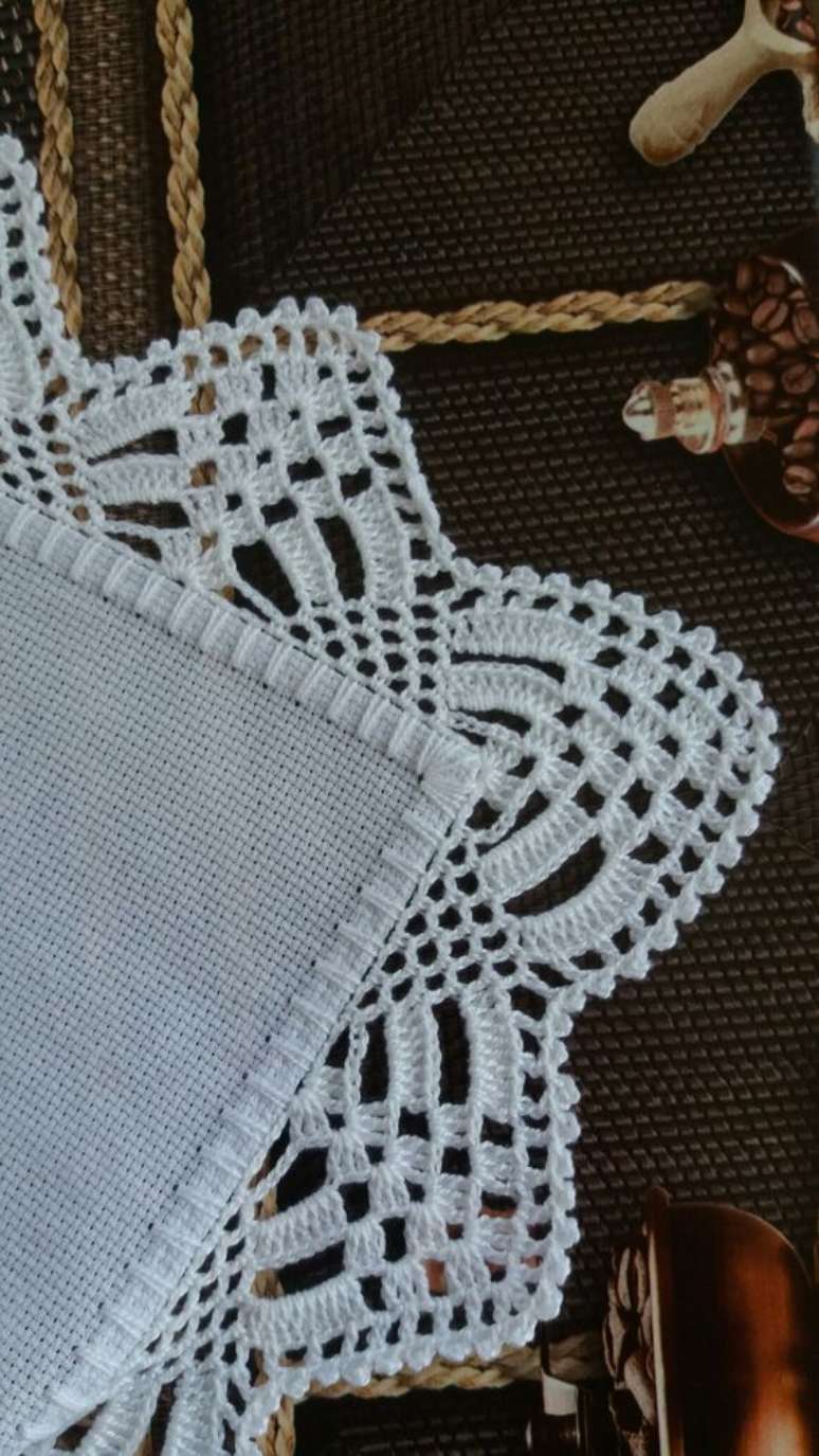 78. Bico de crochê branco – Via: Pinterest