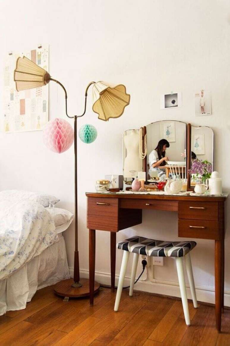 31. Modelo de penteadeira simples para decoração de quarto – Via: Pinterest