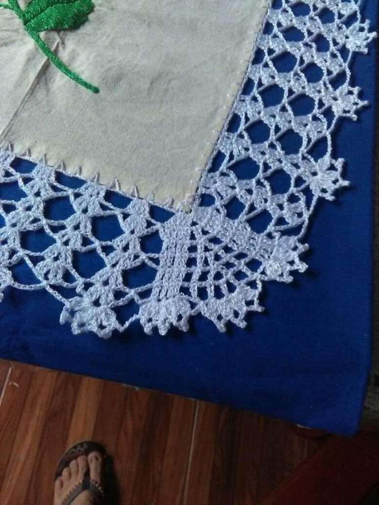 73. Bico de crochê azul para toalha de mesa – Foto: Pinterest