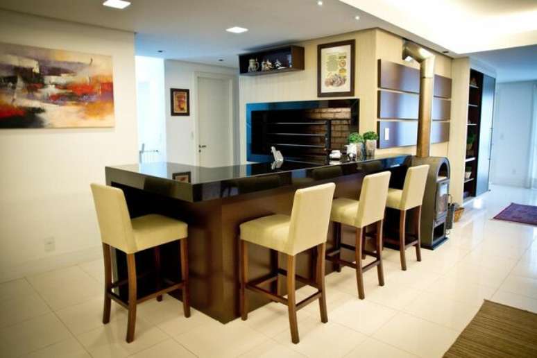 18. Banquetas estofadas tamb&eacute;m s&atilde;o uma realidade. Projeto de INOVA Arquitetura