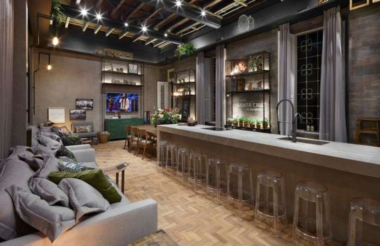 43. Estas banquetas de acr&iacute;lico s&atilde;o exemplos claros de modernismo. Projeto de Casacor MG 17