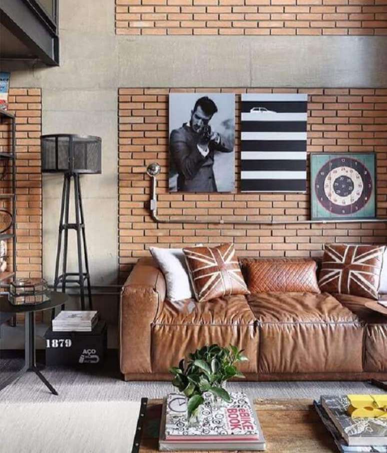 54. O melhor sofá para uma sala com estilo industrial tem design arrojado – Foto: HappyModern